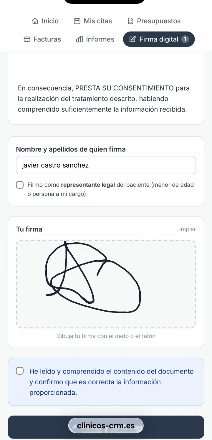 Un paciente firma un consentimiento informado desde su móvil en el portal de ClinicOS
